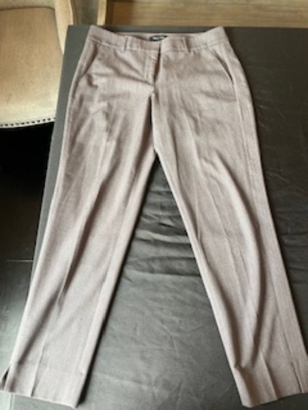 🩶 White House Black Market Gray Dress Slacks – Size 6R ✨